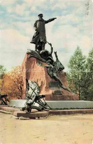 AK / Ansichtskarte Kronstadt Insel Kotlin St-Petersburg Russia Denkmal S.O.Makarov