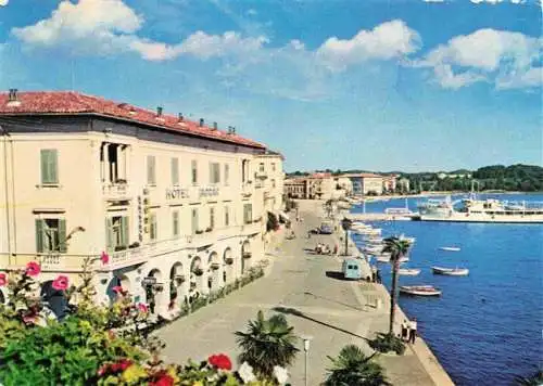 AK / Ansichtskarte Porec Croatia Hotel Hafen Promenade