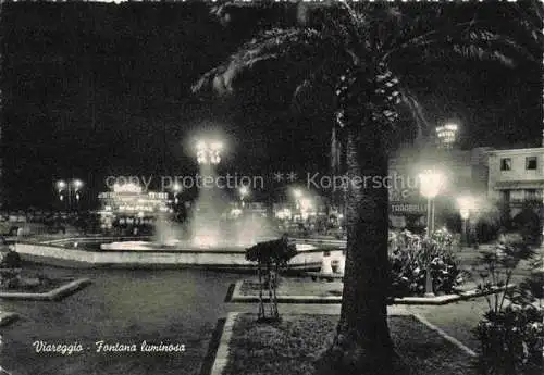 AK / Ansichtskarte VIAREGGIO Toscana IT Fontana luminosa Beleuchteter Brunnen Wasserspiele