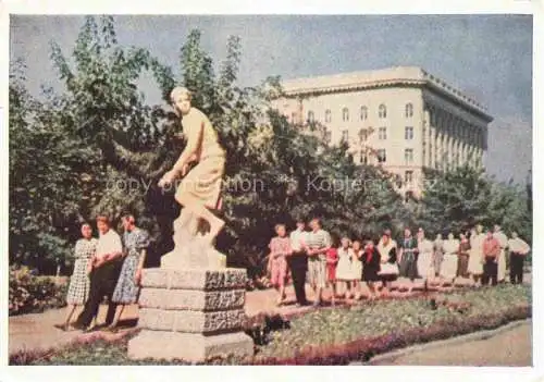 AK / Ansichtskarte Stalingrad Wolgograd Platz K. Marksa Denkmal