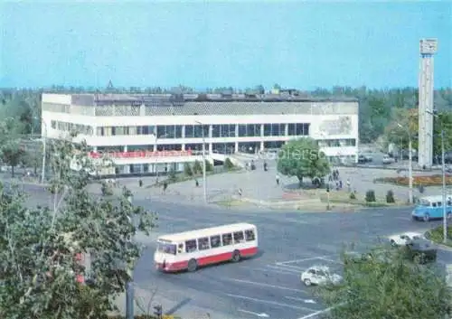 AK / Ansichtskarte Alma-Ata Almaty Kasachstan Busbahnhof 