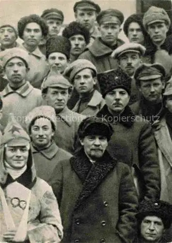 AK / Ansichtskarte LENIN Wladimir Iljitsch Politik Politics Politique Gruppenfoto Moskau 