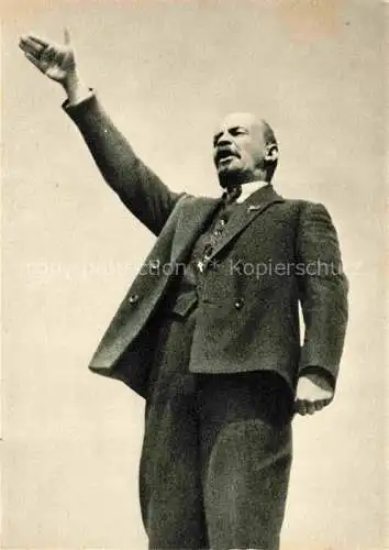 AK / Ansichtskarte LENIN Wladimir Iljitsch Politik Politics Politique Roter Platz Moskau Redehaltung 
