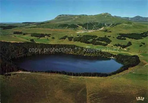 AK / Ansichtskarte Lac_Pavin_Volvic_63_Puy de Dome Lac de cratere le plus beau d Auvergne Vue aerienne 