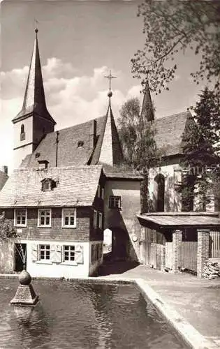 AK / Ansichtskarte Grafengehaig Kulmbach Bayern Brunnen am Ortsplatz mit Blick zur Kirche
