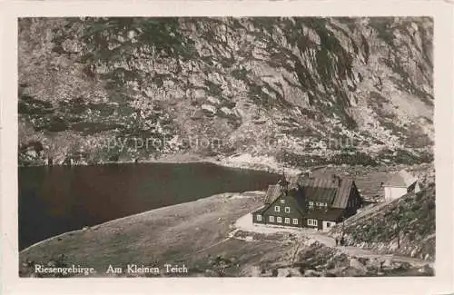 AK / Ansichtskarte Spindlermuehle Spindleruv Mlyn CZ Am Kleinen Teich Bergbaude