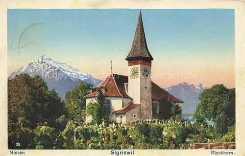 AK / Ansichtskarte Sigriswil_BE Ansicht mit Kirche Blick gegen Niesen und Stockhorn Berner Alpen 