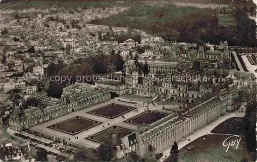 AK / Ansichtskarte FONTAINEBLEAU_77_Seine_et_Marne Palais Cour du Cheval Blanc ou des Adieux vue aerienne 