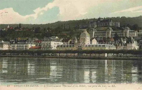AK / Ansichtskarte Evian les Bains_74_Haute Savoie Etablissement Thermal et les Hotels vue prise du Lac 