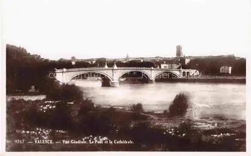 AK / Ansichtskarte VALENCE_ SUR RHONE_26_Drome Vue generale Le Pont et la Cathedrale 