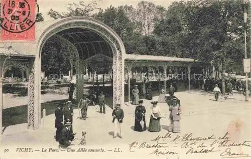 AK / Ansichtskarte VICHY_03_Allier Le Parc Une Allee couverte 