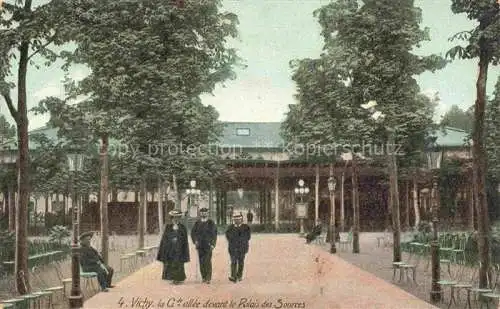 AK / Ansichtskarte VICHY_03_Allier La Grande Allee devant le Relais des Sources 