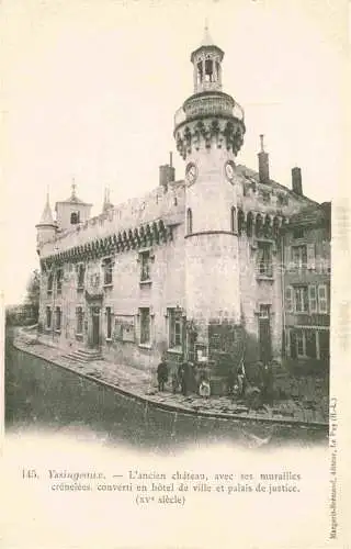 AK / Ansichtskarte Yssingeaux_43_Haute Loire Ancien chateau avec ses murailles crenelees converti en hotel de ville et palais de justice 