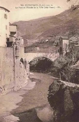 AK / Ansichtskarte Entrevaux_Castellane_04_Alpes de Haute Provence Le Pont et l Entree de la Ville 