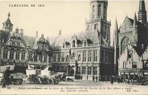 AK / Ansichtskarte Fournes_ en Weppes_59_Nord Autos mitrailleueses sur la place de l Hotel de Ville ou le Roi Albert a etabli son quartier general 