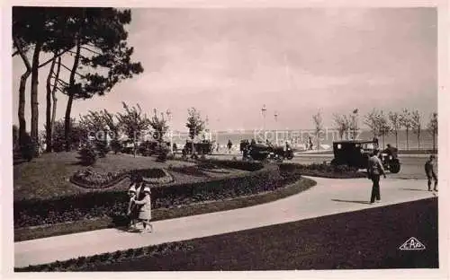 AK / Ansichtskarte LA BAULE LES PINS_La_Baule_sur_Mer_44 Pelouse fleurie et Boulevard 