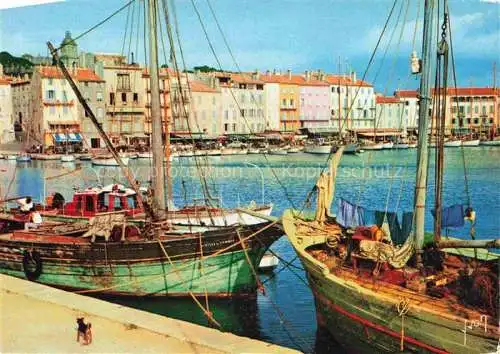 AK / Ansichtskarte Saint_Tropez_Var Les quais Bateaux de peche Collection Couleurs et Lumiere de France Saint_Tropez_Var