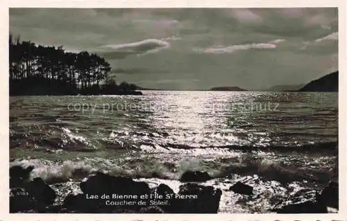 AK / Ansichtskarte Biel_Bienne_BE Lac de Bienne et l Ile de Saint Pierre coucher de soleil 