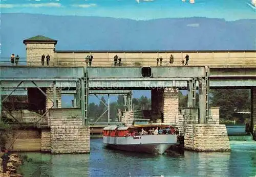 AK / Ansichtskarte Biel_Bienne_BE Schiffsschleuse mit Romandie IV Fahrgastschiff und Jura 