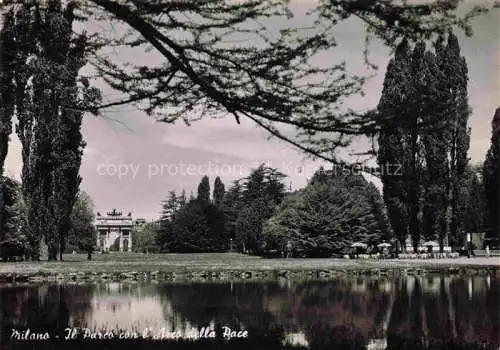 AK / Ansichtskarte MILANO Mailand IT Il parco con l'Arco della Pace