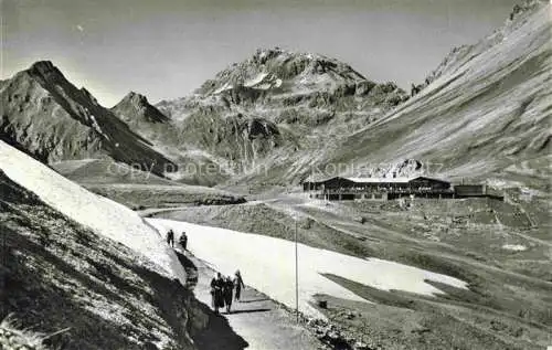 AK / Ansichtskarte Strelapass_2350m_Davos_GR Berghaus Strelapass mit Blick auf Haupterhorn und Weissfluh 