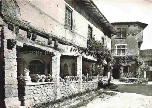 AK / Ansichtskarte Perouges_Bourg en Bresse_01_Ain L Ostellerie et la Galerie du Musee 