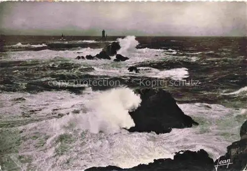 AK / Ansichtskarte Pointe_du_Raz_29_Finistere Phare de la Veille Tempete sur le Raz de Sein 