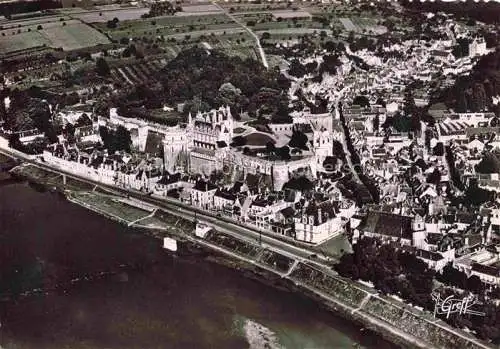 AK / Ansichtskarte Amboise_37_Indre et Loire Le Chateau de la Loire Vue aerienne Le Chateau 