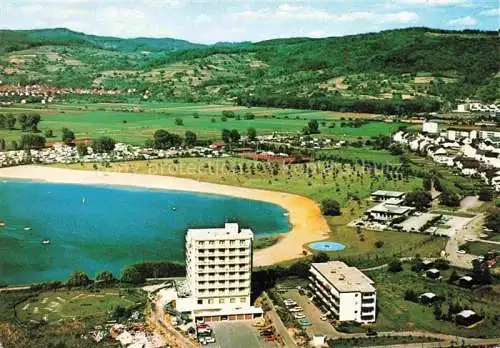 AK / Ansichtskarte Hemsbach  Bergstrasse Panorama Hemsbacher Wiesensee Seehotel und Strandbad
