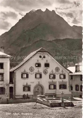 AK / Ansichtskarte Schuls_Scuol_GR Dorfpartie Brunnen 