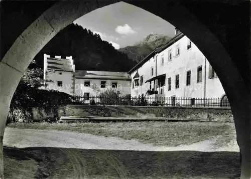 AK / Ansichtskarte Muenster_Muestair_GR Kloster Blick in den Hof 