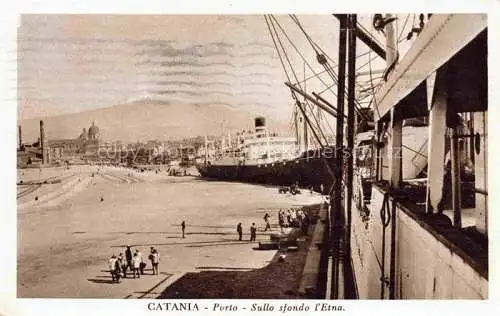 AK / Ansichtskarte CATANIA Sicilia IT Porto sullo sfondo l'Etna