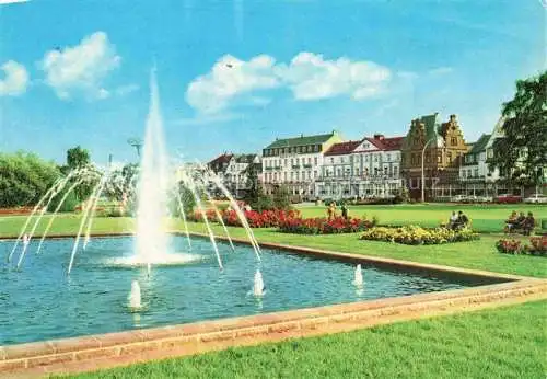 AK / Ansichtskarte Andernach Rhein Rheinanlagen Springbrunnen