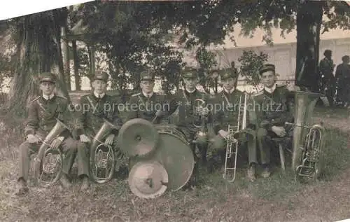 AK / Ansichtskarte Trompete Trumpet Trompette-- Musikgesellschaft Trommel