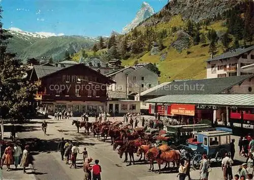 AK / Ansichtskarte ZERMATT_VS Bahnhofsplatz mit Matterhorn Zermatt_VS