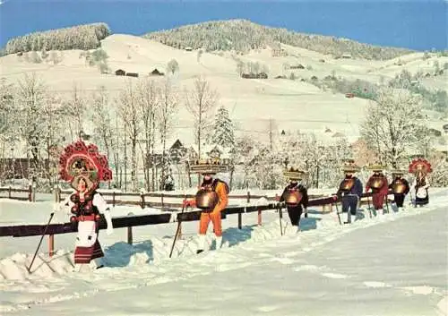 AK / Ansichtskarte Urnaesch_Saentis_AR Museum fuer Appenzeller Brauchtum Bollenweiber und Schellenklaeuse 