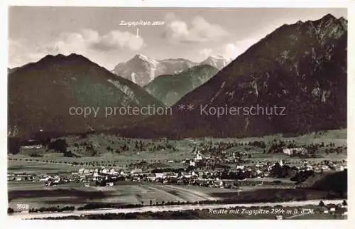AK / Ansichtskarte Reutte Tirol AT mit Zugspitze