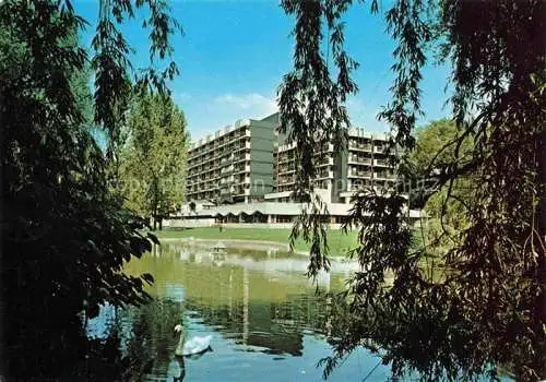 AK / Ansichtskarte Bad Neustadt Saale Bayern Kurparkklinik Schwanenteich