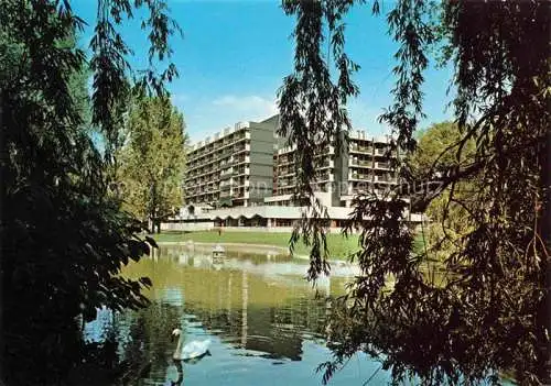 AK / Ansichtskarte Bad Neustadt Saale Bayern Kurparkklinik Schwanenteich