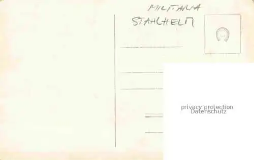 AK / Ansichtskarte Militaria Stahlhelm Soldaten Gruppenfoto 