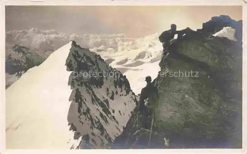 AK / Ansichtskarte Nadelhorn 4327m Randa VS Panorama Bergwelt Blick auf Suedlenz und Hadelgrat Bergsteiger