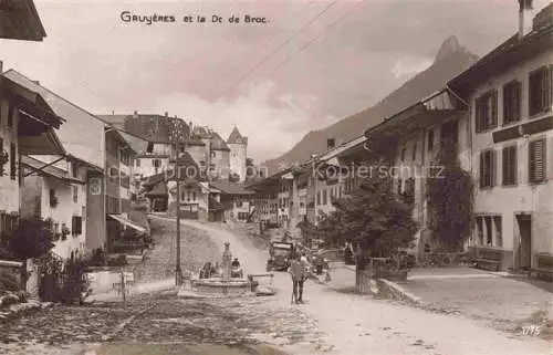 AK / Ansichtskarte Gruyeres  Gruyere Greyerz FR Au centre vue sur la Dent de Broc