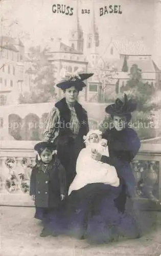 AK / Ansichtskarte BASEL BS Familienfoto Muetter mit ihren Kindern