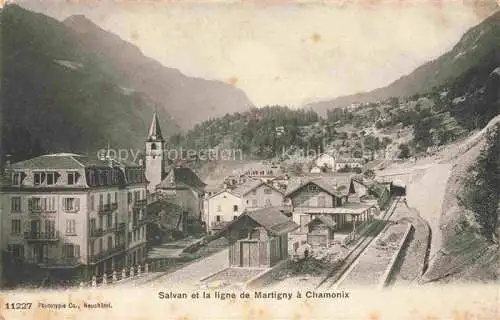 AK / Ansichtskarte Salvan Saint-Maurice VS et la ligne de Martigny à Chamonix Gare Chemin de fer