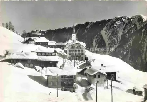 AK / Ansichtskarte Tenna 1654m Safien Surselva GR Bergdorf Ansicht mit Kirche Alpen