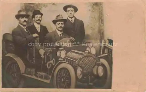 AK / Ansichtskarte Hudson New York USA Junge Maenner mit Automobil