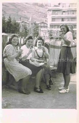 AK / Ansichtskarte DAVOS GR Gruppenbild Junge Damen