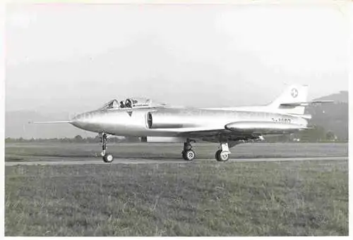 AK / Ansichtskarte Militaria Schweiz Flugzeug 