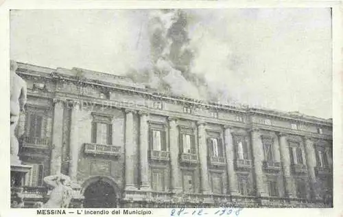 AK / Ansichtskarte MEssINA Sicilia IT Incendio del Municipio