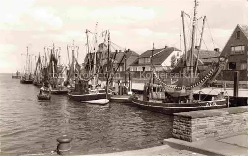 AK / Ansichtskarte Neuharlingersiel Fischerboote im Hafen
